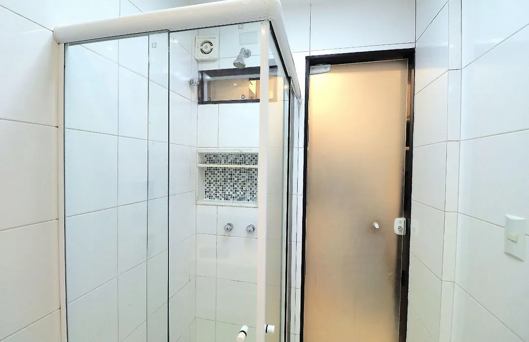 Apartamento para até 5 hóspedes na quadra da praia em Copacabana U051-1